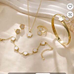 Elegant Gold and White Flower Jewelry Set